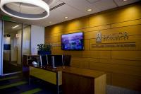 Students build connection with business school dean at new office hours