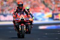 Marquez wins Misano thriller and takes title lead after Bezzecchi crashes early