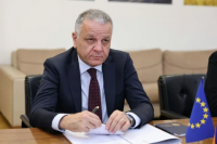 Armenian society choosing peace beyond political divisions, EU ambassador says