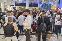 Transport secretary orders review after ‘completely unacceptable’ Gatwick flight disruption