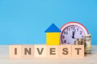 When does a longer hotel season become an investment advantage?