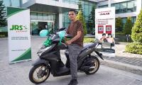 SB Finance rewards JRS Express employee, gives away Honda BeAT motorcycle through eSALAD