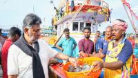 CM Shivakumar's surprise visit to Mangaluru port to hear fishermen