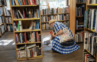 Singapore Govt Will Pay People To Read Books, Ditch Smartphones