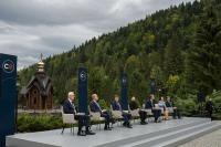 Zelenskyy hosts leaders from 7 countries for regional summit