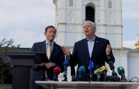 Trump Signs Lindsey Graham Bill Imposing Tariffs of Up to 100% on Buyers of Russian Oil