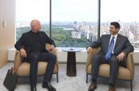 Qatar Central Bank Governor meets with Amazon founder