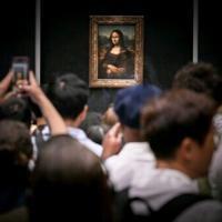 Germans arrested for Louvre stunt in Mona Lisa hall