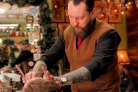In Minsk, a master barber opened a charitable Catholic barbershop