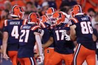 Collin Dixon catches 2 more TD passes — bringing his season total to 7 — in Illinois’ 48-10 rout of SIU
