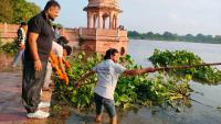 A Lucknow RJ is cleaning the Gomti River. Over 177 Sundays, 8 volunteers grew to 8,000