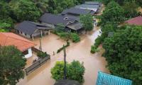 300 Families Forced to Evacuate Amid Thailand Floods