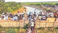 Farmers lift Jurala project gates for water supply in Gadwal