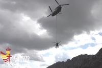 Spanish Army Chinook recovers stranded police helicopter from mountain peak: video