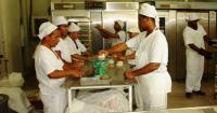 If there is flour, why is there a shortage of bread? The Guantánamo government says that blackouts do not justify stopping its production