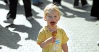 Food lovers descend on Welsh market town for world-famous festival