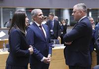 Several countries consider it 'unacceptable' that Spain makes EU enlargement conditional on recognition of Basque, Catalan and Galician