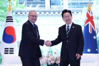 Lee, Australia's Albanese Agree to Expand Energy, Defense Ties