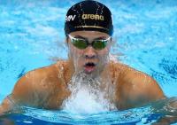 Japan teen Kojima makes splash in pool
