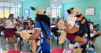 Cuban mother surprises her daughter at school in Cuba, and her reaction is heartwarming