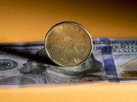 Canadian dollar falls below 71 cents U.S. on widening rate differentials as headwinds loom for loonie
