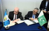 Pakistan, Guatemala Sign Political Consultations Pact as Dar Meets Guatemalan Counterpart on UNGA Sidelines