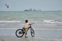 Gulf nations keep oil flowing despite Iran war as costs mount