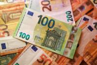 Hungarian bond bulls bet on euro path as central bank cuts inflation target