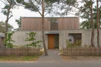 A tortoise’s shell inspired the protective façade of this Swedish villa