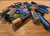 Amid disposal hazards, Michigan lawmakers consider creating battery recycling program