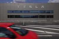 Black Tesla Employees Detail Racist Slurs, Nooses And Swastikas At California Location In Discrimination Trial