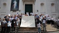 Priests Carry Names of Children Killed in Gaza and Lebanon Through Rome, Urging a Return to Diplomacy