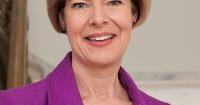 Sen. Baldwin's 'For the Fans Act' would give Wisconsin fans free access to Packers games on TV