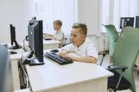 A Belarusian teaches robotics and programming to emigrant children in Poland