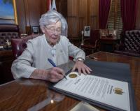 Governor Ivey Proclaims September 25 as Dolly Day in Alabama
