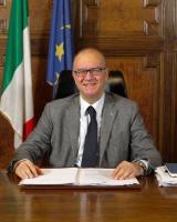 Meloni’s government imposes restrictions on non-Italian speakers and veils in schools