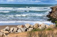 Report machinery moving sand on a Mar del Plata beach reignites coastal protection debate