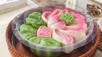 China's mooncakes get a fresh twist