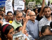 Delhi cops detain protesters; Jantar Mantar barricaded