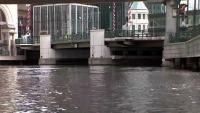 Oil spill into Milwaukee River contained after Wisconsin Avenue bridge lift system issue
