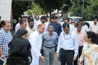Delhi Mayor Pravesh Wahi inspects Hindu Rao Hospital