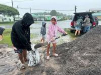Hawaiians brace as Hurricane Nolo nears