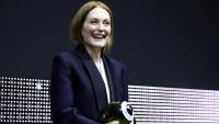 Julianne Moore Accepts Zurich’s Golden Icon Award — in German
