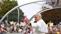 Hundreds of thousands turn out for Pope ahead of Mass in Paris