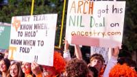 Tennessee fan hits field goal for $1.5 M with Peyton Manning watching