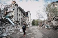 Russian, Ukrainian strikes leave 10 dead as Trump calls on Zelenskyy to 'settle with Putin'