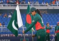 Bangladesh captain wins hearts by respecting Pakistan flag