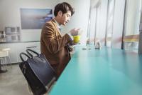 Skimping on Lunch Weakens Bone Health, Doctor Warns