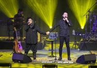 Beto Cuevas debuts in Santiago with an acoustic journey through his musical history