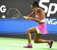 Fernandez reaches Singapore Open final